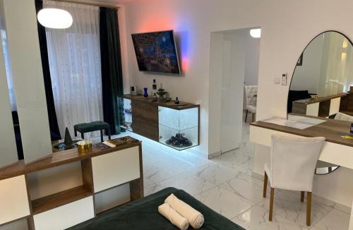 Nasice Hotel | La Luna Premium Deluxe Apartment with Pool & Jacuzzi, Bikes and Secured Parking