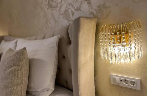 Nasice Bed & Breakfast | La Luna Room with Pool & Jacuzzi, Bikes and Secured Parking