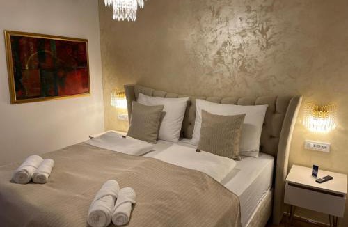 Nasice Bed & Breakfast | La Luna Room with Pool & Jacuzzi, Bikes and Secured Parking