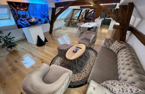 Nasice Villa | La Luna Royal Deluxe Luxury House with Pool & Jacuzzi, Bikes and Secured Parking
