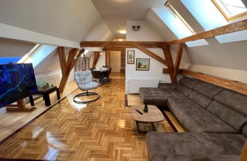 Nasice Hotel | La Luna Rustic Deluxe Apartment with Pool & Jacuzzi, Bikes and Secured Parking