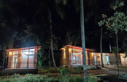 Heggadadevankote House | Lake side retreat with earthern cottages