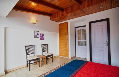 Mallital House | Lake View 2BHK close to Mall Road l Bay Breeze