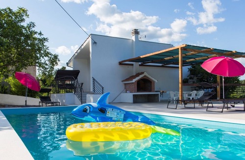 Slime Villa | Large 150 m2 apt with pool and 500 m2 garden