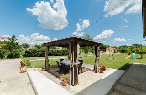 Lovinac Villa | Large 5 bedroom villa with swimming pool, 6 km away from the beach