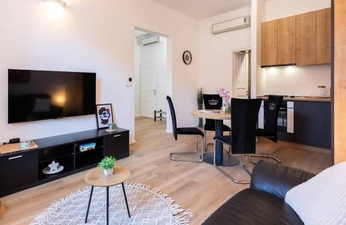 Zagreb Apartment | Large Downtown Zagreb Modern Apt Near Parks & Train