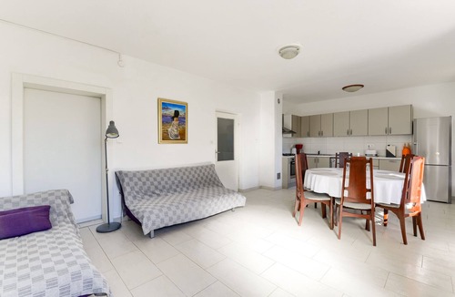 Ljubac House | Large house in a quiet village on the beach
