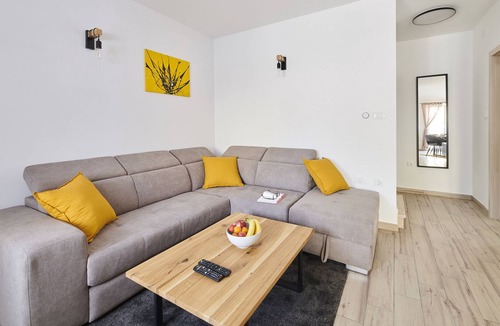 Babici Villa | Last Minute Gemütliche Familienvilla nur Wenige Kilometer vom Meer Entfernt