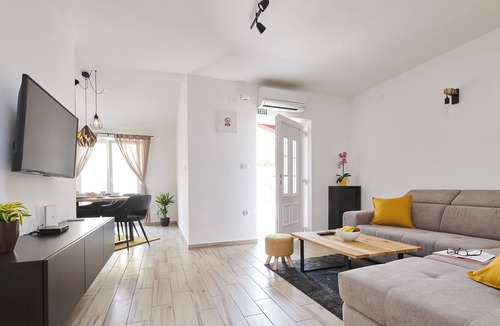 Babici Villa | Last Minute Gemütliche Familienvilla nur Wenige Kilometer vom Meer Entfernt