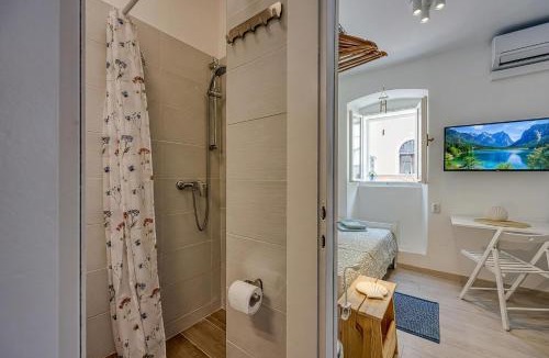Cove Murtar Hotel | Lasta Lošin Town Rooms - Happy Rentals
