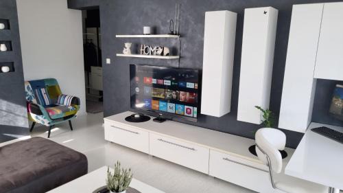 Vinkovci Apartment | Laura Exclusive, dizajnerski uređen stan, izvrsno opremljen, self check-in