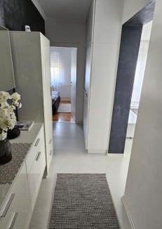 Vinkovci Apartment | Laura Exclusive, dizajnerski uređen stan, izvrsno opremljen, self check-in