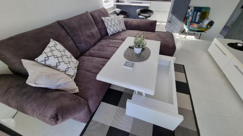 Vinkovci Apartment | Laura Exclusive, dizajnerski uređen stan, izvrsno opremljen, self check-in