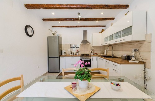 Drivenik House | Light-filled finca with nearby alpaca ranch, private pool, barbecue area, washing machine