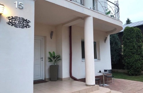 Campina Villa | LILU HOUSE ,5-bedroom villa in peaceful Câmpina with WiFi