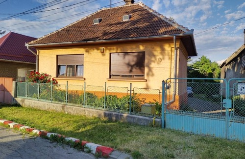 Sacele Apartment | Linistit, zona frumoasa cu vedere la munti.