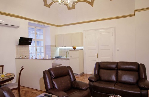 Varazdin Apartment | Little Vienna Gold Apartment