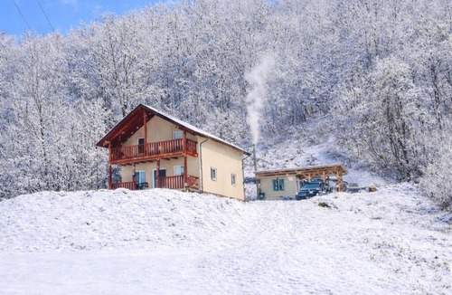 Malaia Cabin | Liziera Cabin -Lake view in the mounintains 4-bedroom cabin in Malaia