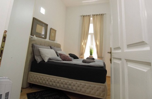 Old Town Apartment | Lofty Luxury 3 BD Apartment 140 sqm, in Downtown Bascarsija