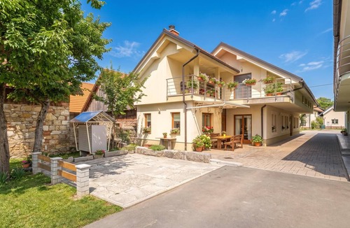 Zerovnica Hotel | Logar Farm Stay near Lake Cerknica - R1, Grahovo, Slovenia