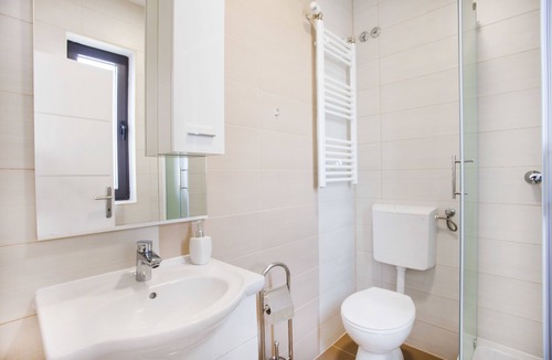 Velika Gorica House | London Rooms Zagreb Airport