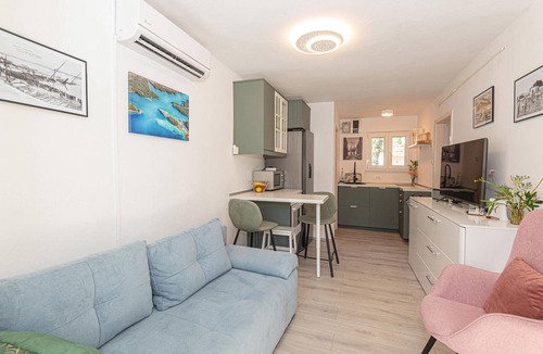 Jadrija Apartment | Look forward to this tasteful and modern vacation apartment near the beach.