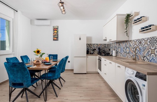 Vinjerac Villa | Lovely 2-bedroom villa with WiFi and AC in Slivnica