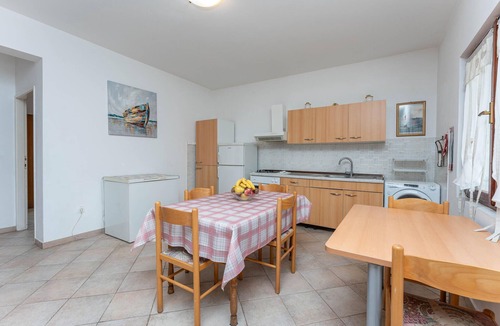 Turanj Apartment | Lovely apartment in Sveti Filip i Jakov with WiFi
