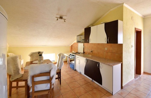 Gornji Karin Apartment | Lovely apartment for 4 people with WIFI, A/C, TV, terrace and pets allowed