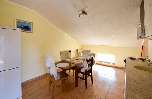 Gornji Karin Apartment | Lovely apartment for 4 people with WIFI, A/C, TV, terrace and pets allowed