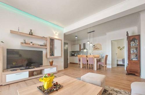 Viskovo Apartment | Lovely apartment for 2 guests with pool, A/C, WIFI, TV, terrace and pets allowed