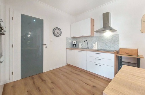 Viskovo Apartment | Lovely apartment for 2 guests with pool, A/C, WIFI, TV, terrace and pets allowed