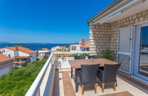 Krizna luka Apartment | Lovely apartment for 3 guests with A/C, WIFI, TV, terrace and pets allowed