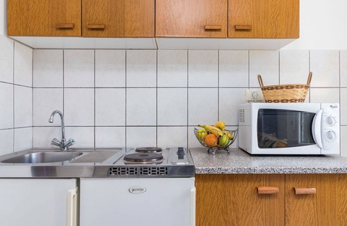 Nova Vas Apartment | Lovely apartment for 3 people with WIFI, A/C, pool, TV and terrace