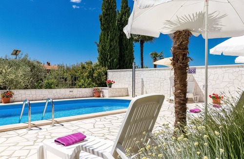 Nova Vas Apartment | Lovely apartment for 3 people with WIFI, A/C, pool, TV and terrace