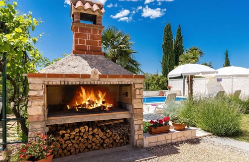 Nova Vas Apartment | Lovely apartment for 3 people with WIFI, A/C, pool, TV and terrace