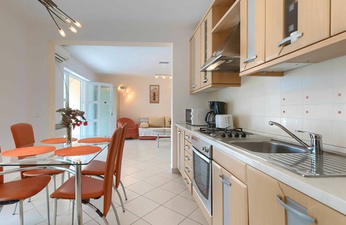 Modrusani Apartment | Lovely apartment for 4 guests with A/C, WIFI, pool, TV and terrace