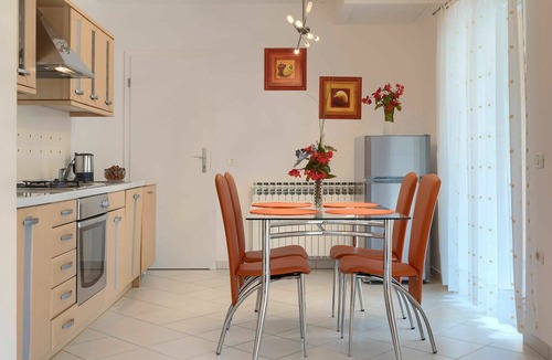 Modrusani Apartment | Lovely apartment for 4 guests with A/C, WIFI, pool, TV and terrace