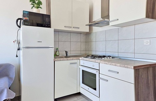 Maslenica Apartment | Lovely apartment for 4 guests with A/C, WIFI, TV and terrace