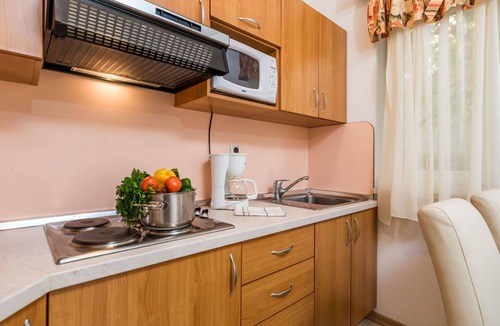 Kampor Apartment | Lovely apartment for 4 guests with WIFI, A/C, pool, TV and terrace