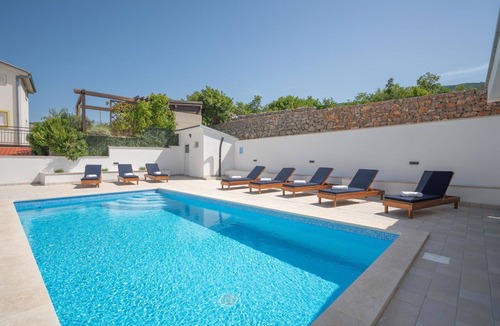 Klenovica Apartment | Lovely apartment for 4 guests with WIFI, pool, A/C, TV and terrace