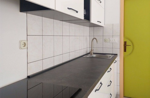 Batomalj Apartment | Lovely apartment for 4 guests with A/C, WIFI, TV, patio and pets allowed