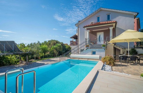 Sarsoni Apartment | Lovely apartment for 4 people with A/C, WIFI, pool, TV, patio and panoramic view