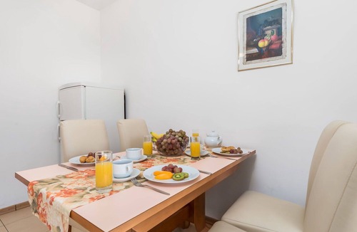 Rab Apartment | Lovely apartment for 4 people with A/C, pool, WIFI, TV, balcony and pets allowed