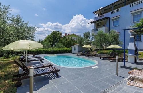 Presika Apartment | Lovely apartment for 5 guests with WIFI, A/C, pool, TV and terrace