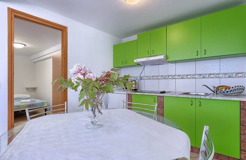 Umag Apartment | Lovely apartment for 5 guests with WIFI, A/C, pool, TV and terrace