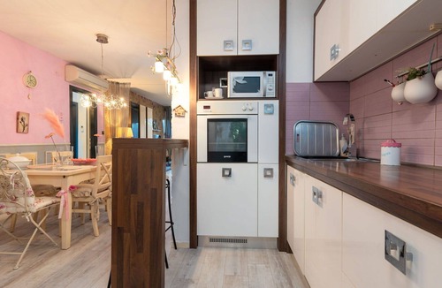 Znjan Apartment | Lovely apartment for 5 people with A/C, WIFI, TV, terrace and pets allowed