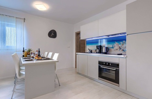 Loborika Apartment | Lovely apartment for 6 guests with private pool, WIFI, A/C, TV, terrace and pets allowed