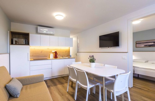 Strunjan Apartment | Lovely apartment for 6 people with A/C, pool, WIFI, TV, terrace, pets allowed and panoramic view