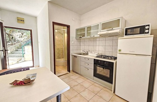 Bogomolje Apartment | Lovely apartment for 4 guests with WIFI, A/C, TV and terrace